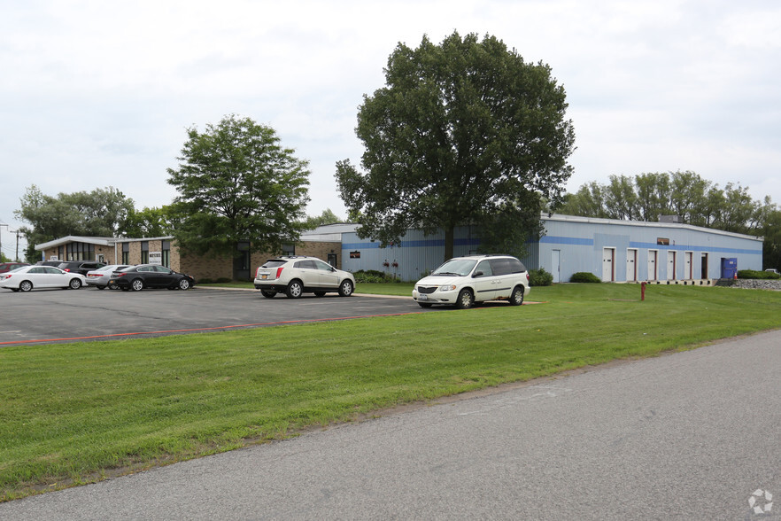 350 Commerce Dr, Rochester, NY for lease - Building Photo - Image 3 of 9