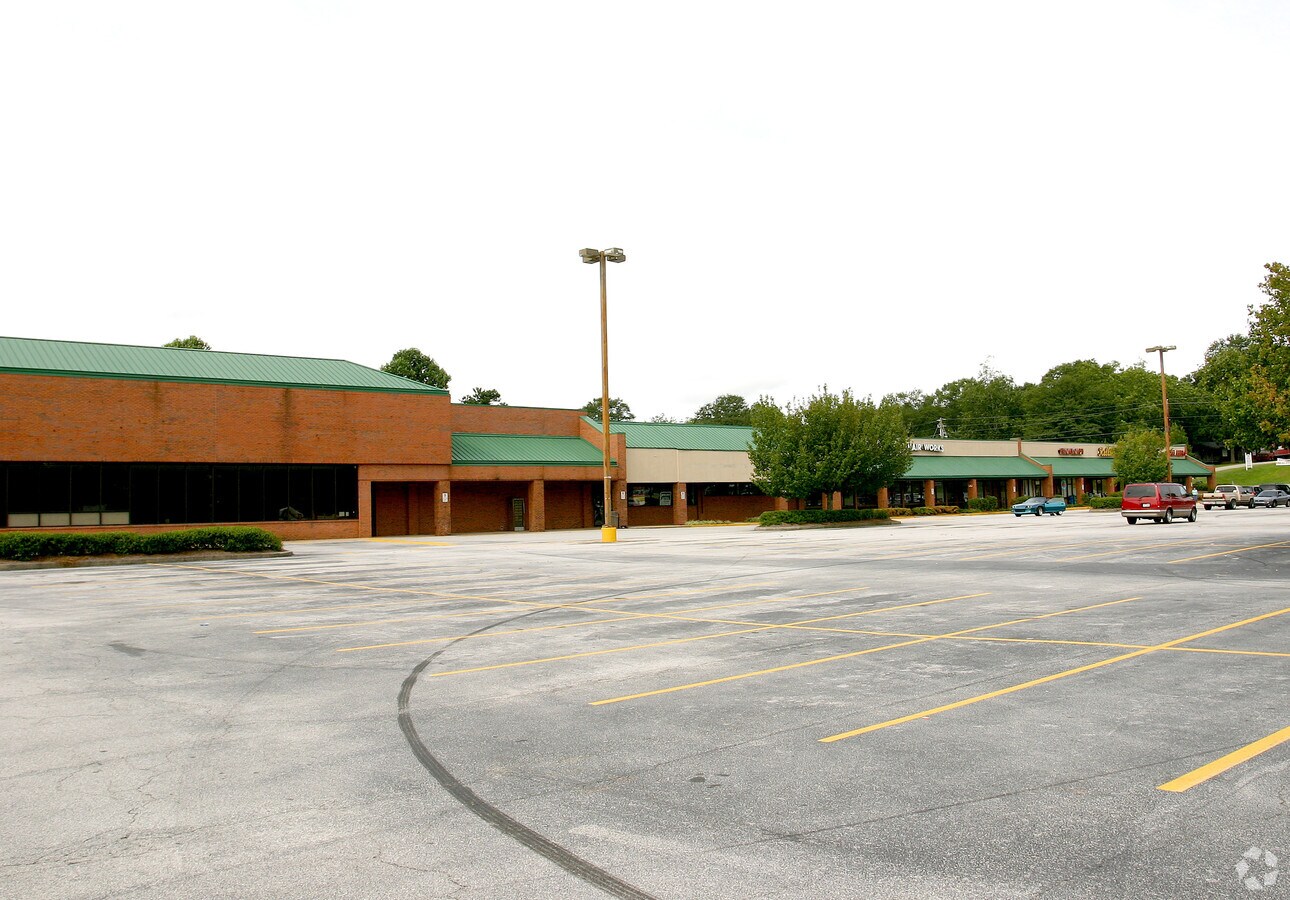 4555 Atlanta Hwy, Loganville, GA 30052 Livsey Corners Shopping Center