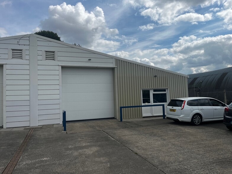 130B Engineer Rd, Westbury for lease - Building Photo - Image 1 of 3