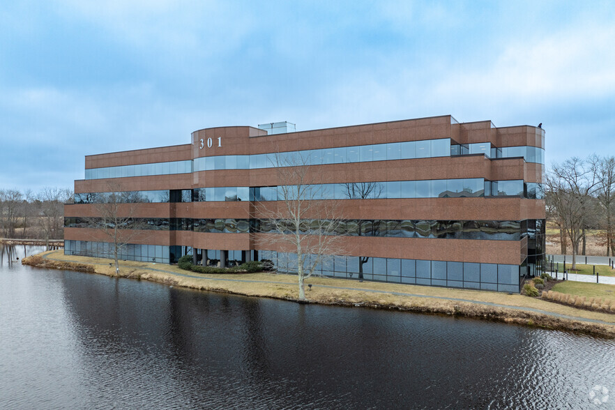 301 Edgewater Pl, Wakefield, MA for lease - Primary Photo - Image 1 of 4