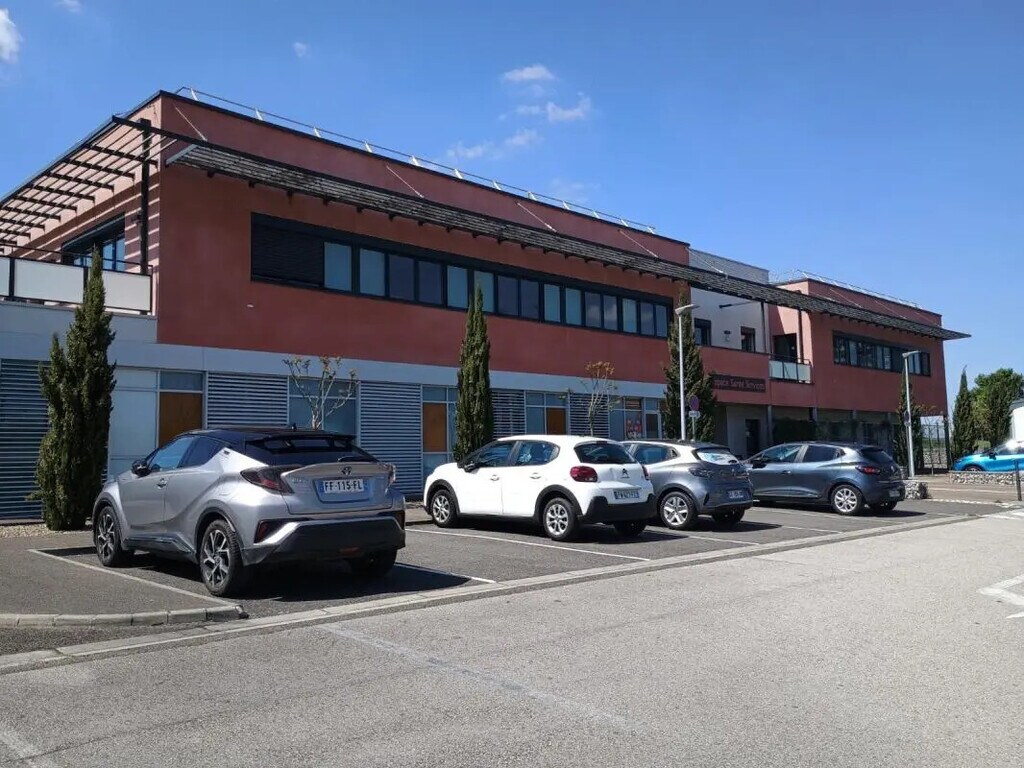 Location Bureaux 131 m² - Photo 1