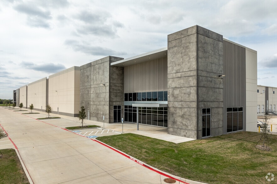 2700 E Scyene Rd, Mesquite, TX for lease - Building Photo - Image 3 of 4