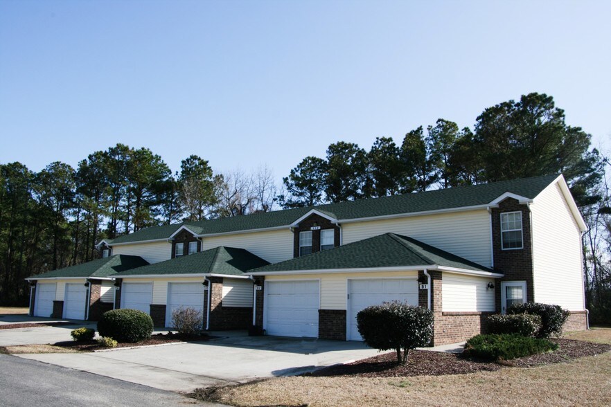 113 Wild Geese Ct, Powells Point, NC for sale - Building Photo - Image 1 of 1