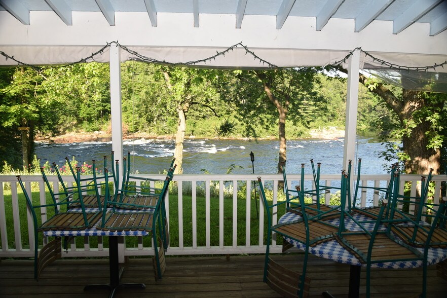 29 Main St, Lake Luzerne, NY 12846