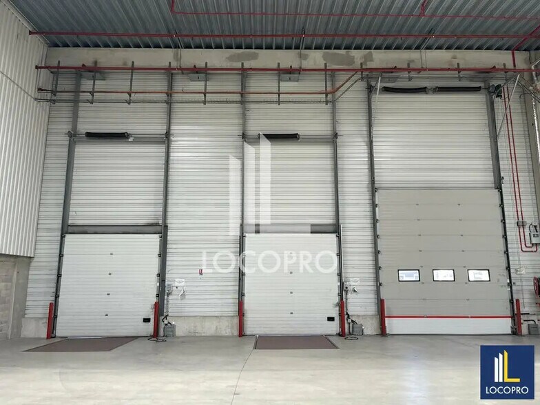 Flex in Marseille for lease - Building Photo - Image 2 of 8