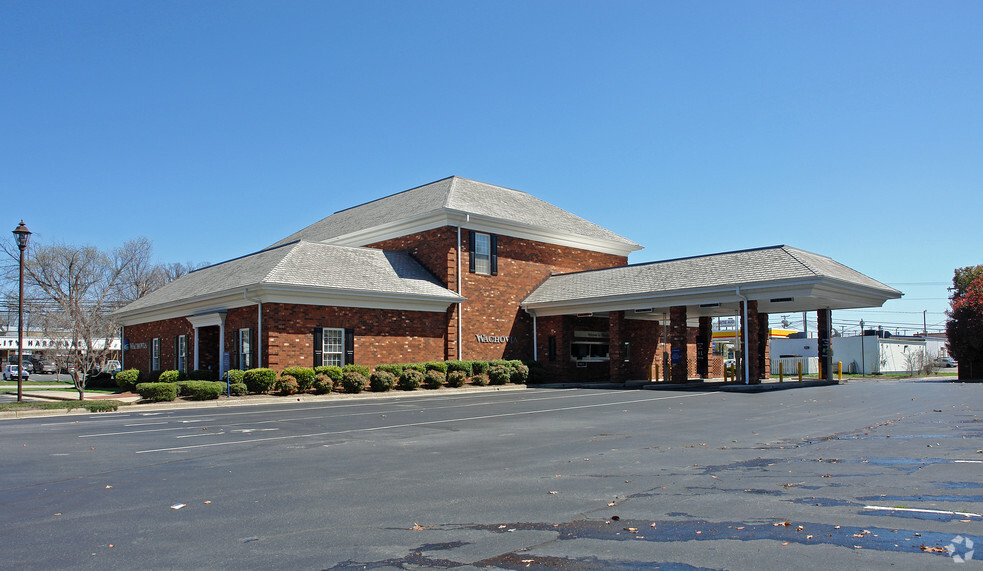 804 Randolph St, Thomasville, NC for lease - Building Photo - Image 3 of 5