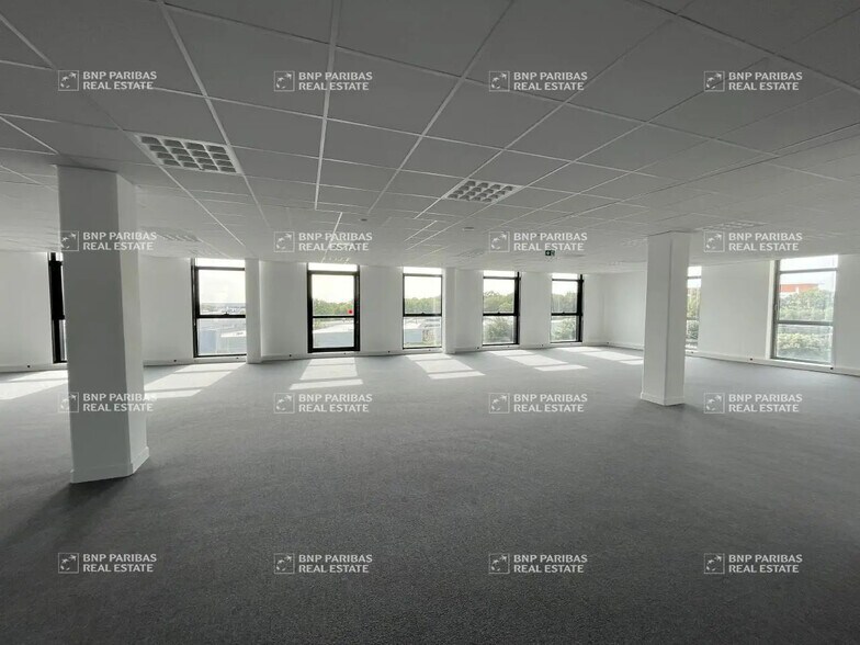 202 Avenue Du Saint Laurent, Saint-Herblain for lease - Interior Photo - Image 2 of 9