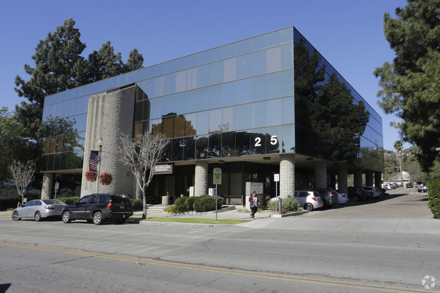 725 E Main St, Santa Paula, CA for lease - Building Photo - Image 2 of 9