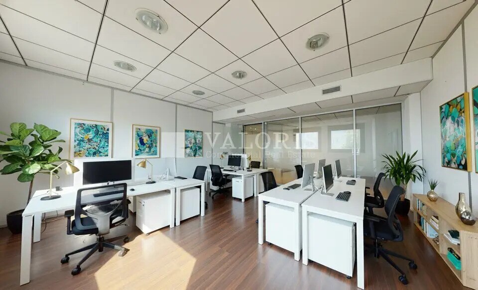 Office in Lyon for lease - Interior Photo - Image 3 of 12
