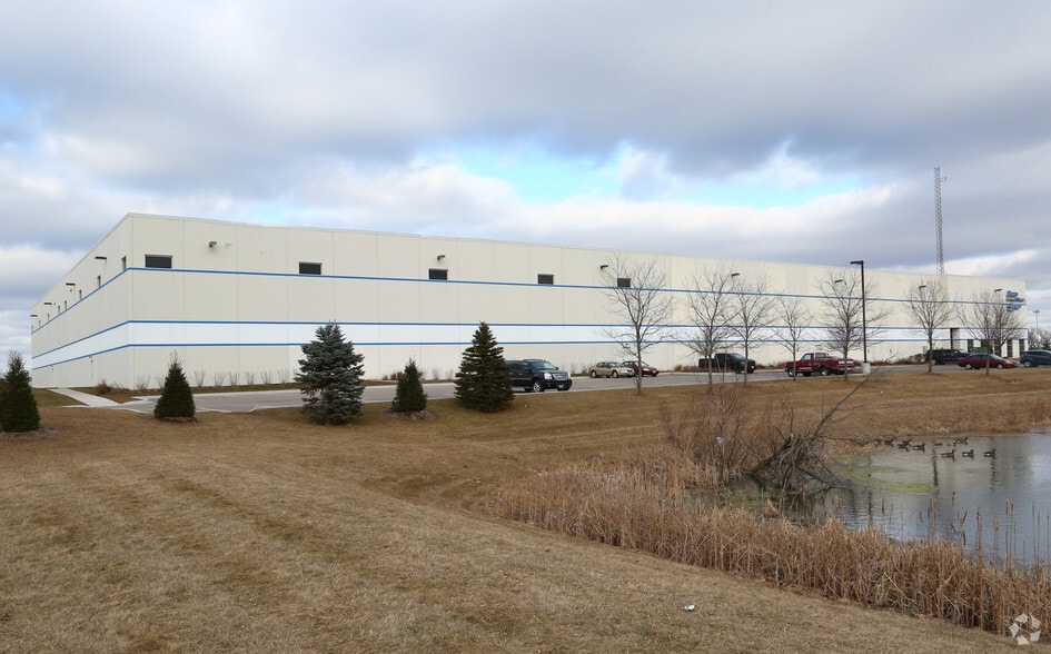 1100 Bilter Rd, Aurora, IL for lease - Building Photo - Image 2 of 2