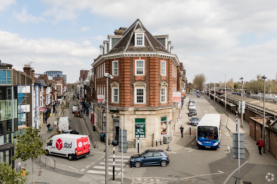 1 Chertsey Rd, Woking for sale - Primary Photo - Image 1 of 6