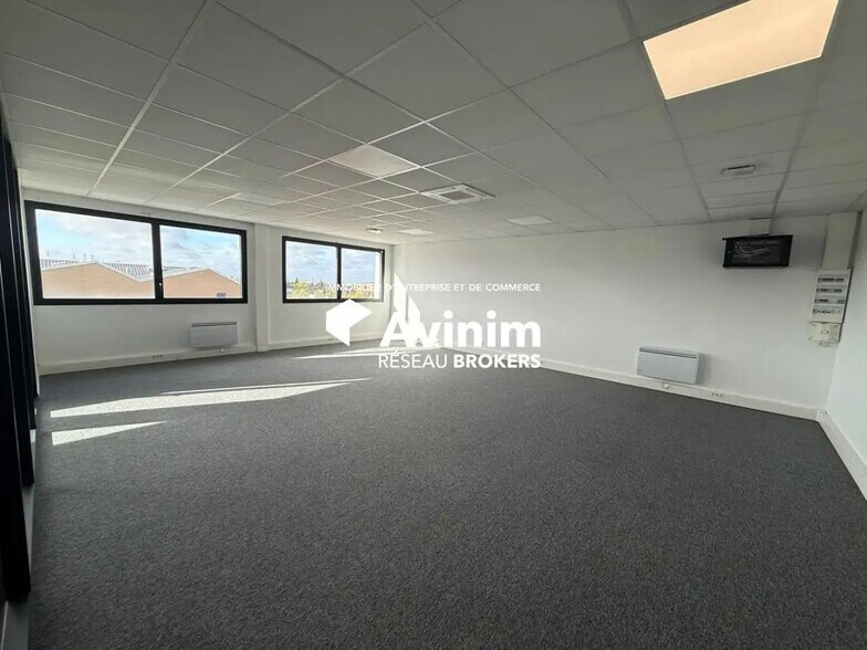 Office in Groslay for lease - Interior Photo - Image 2 of 2
