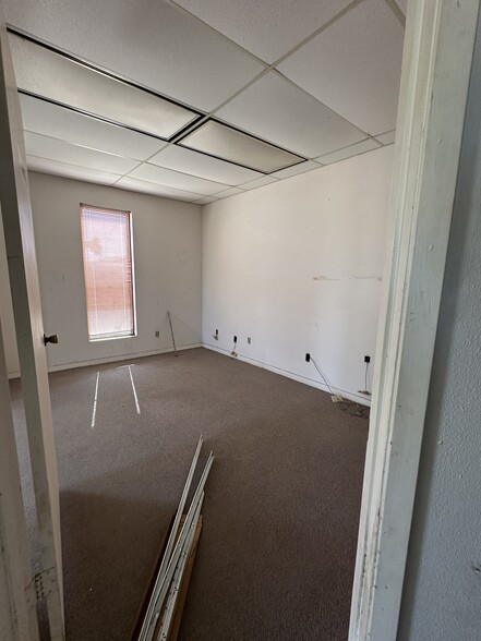 1885 FM 448, Giddings, TX for lease - Interior Photo - Image 3 of 6