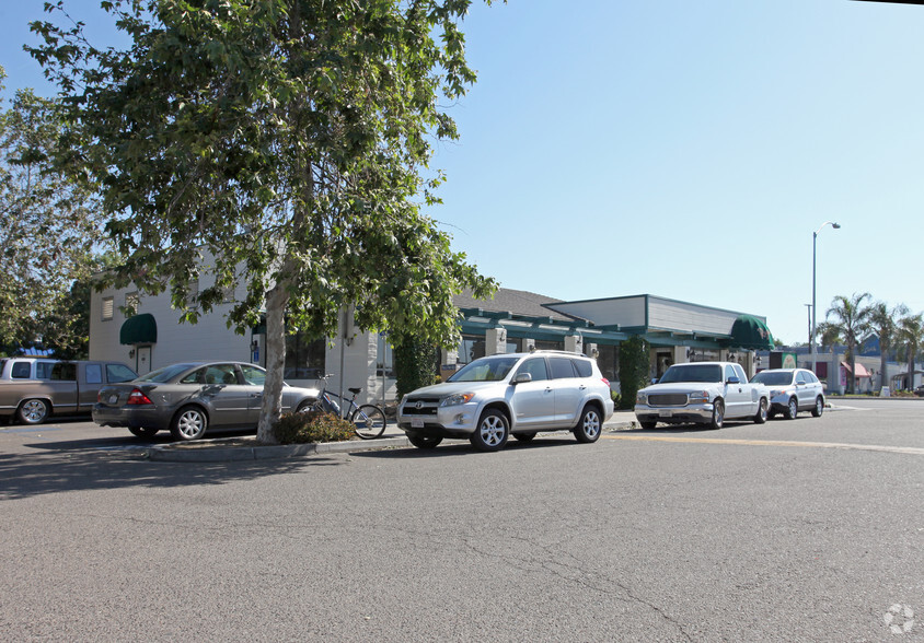 3103 S Mooney Blvd, Visalia, CA for sale - Primary Photo - Image 1 of 1