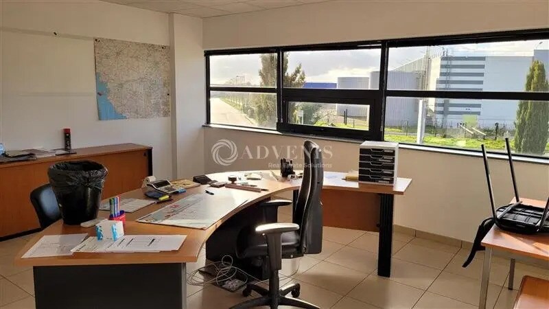 Flex in Sainte-Luce-sur-Loire for lease - Interior Photo - Image 3 of 12