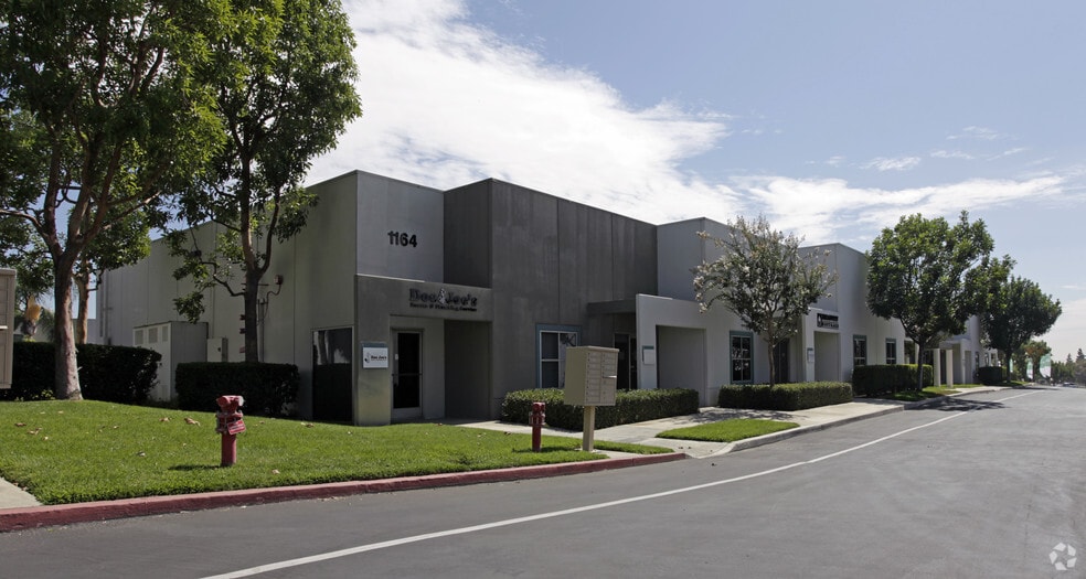 1164 N Monte Vista Ave, Upland, CA for lease - Primary Photo - Image 1 of 4