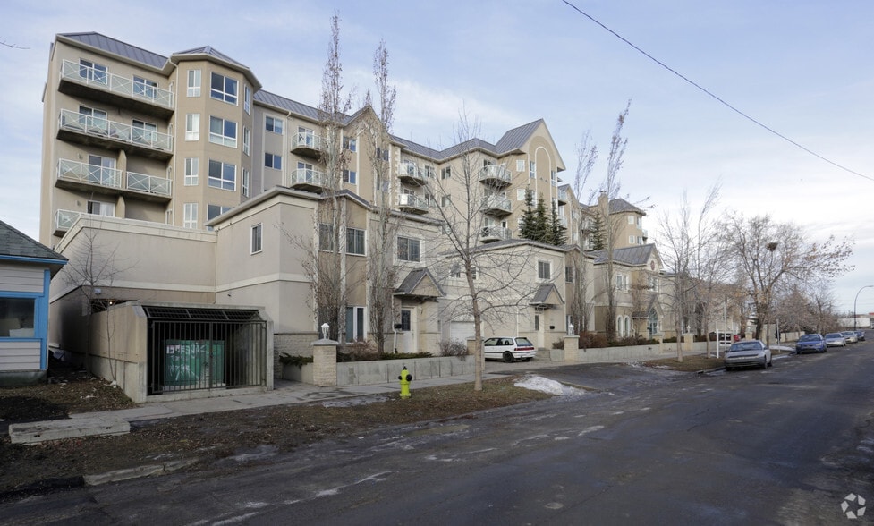 1518 Centre St N, Calgary, AB for lease - Building Photo - Image 2 of 36