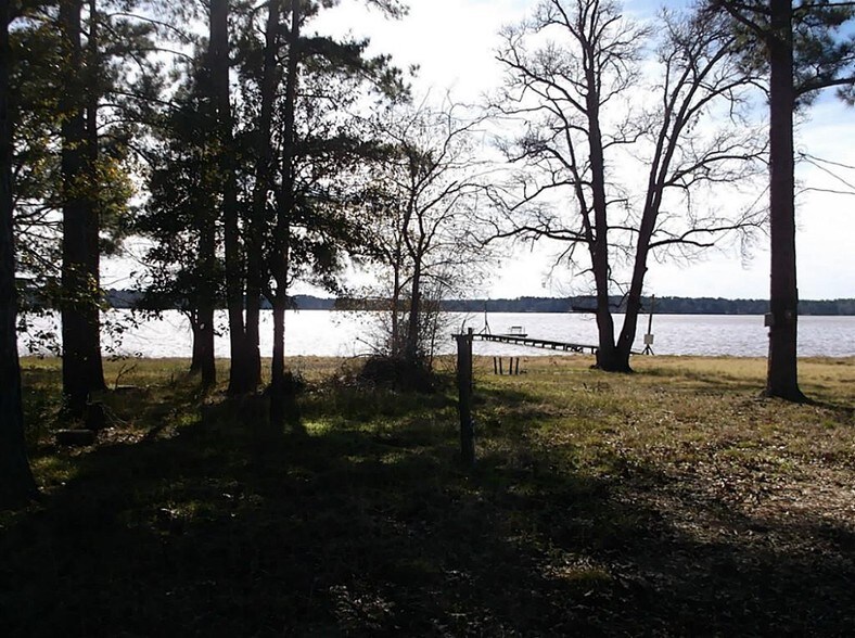 2500 Barrett's Landing Rd, Trinity, TX for sale - Primary Photo - Image 1 of 1