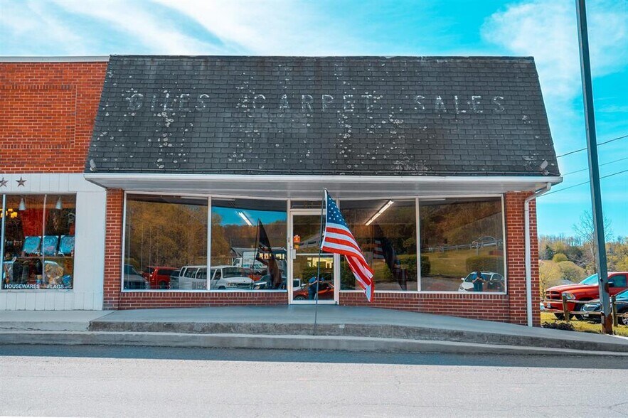 615 Snidow St, Pembroke, VA 24136