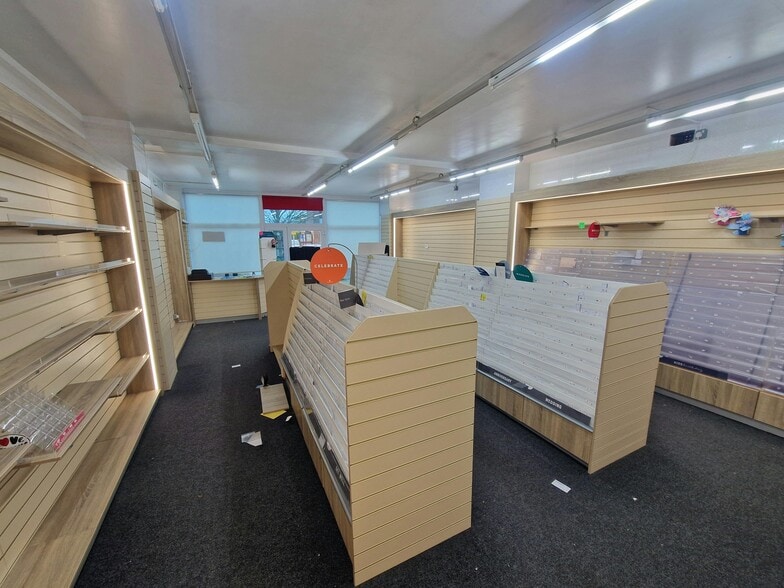 17 Mengham Rd, Hayling Island for lease - Interior Photo - Image 3 of 4