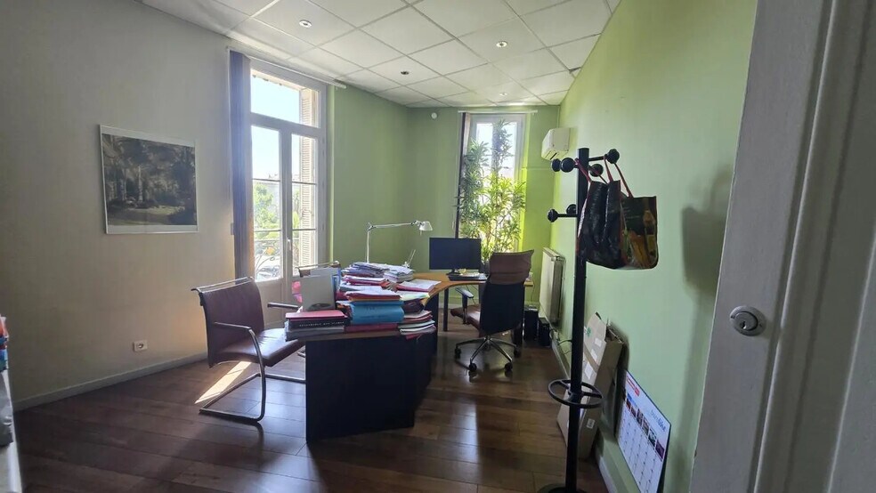 Office in Toulon for lease - Building Photo - Image 2 of 7
