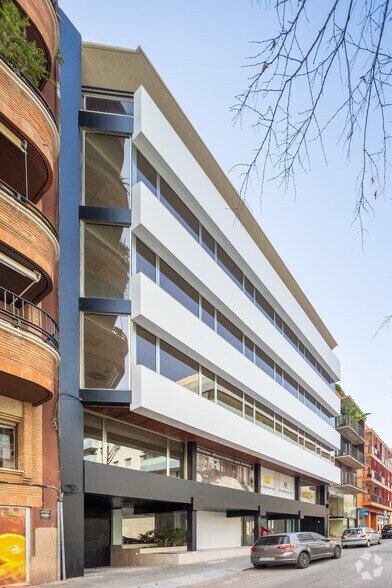 Office in Barcelona, Barcelona for lease - Building Photo - Image 3 of 5
