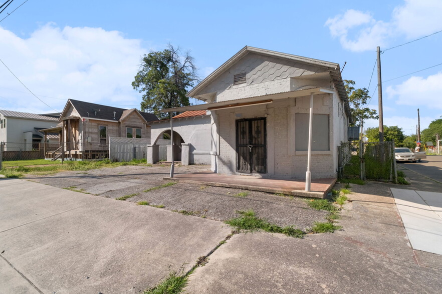 302 E Fest St, San Antonio, TX for sale - Primary Photo - Image 2 of 28