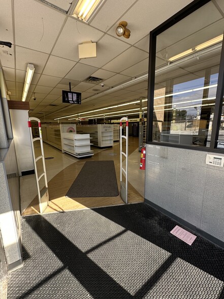 2901 Springfield Rd, Broomall, PA for lease - Interior Photo - Image 2 of 15