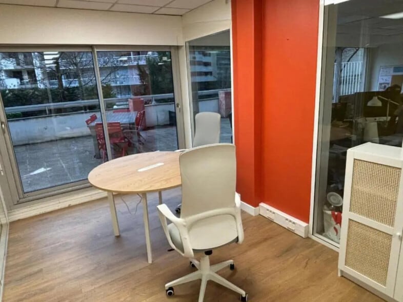 70 Rue De Crimée, Paris for lease - Interior Photo - Image 3 of 6