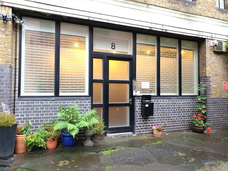 8 Vine Yard, London for lease - Building Photo - Image 3 of 6