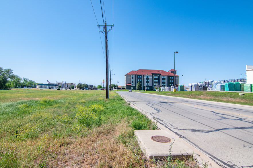 3.55 AC Market Place, Brownwood, TX for sale - Building Photo - Image 2 of 11