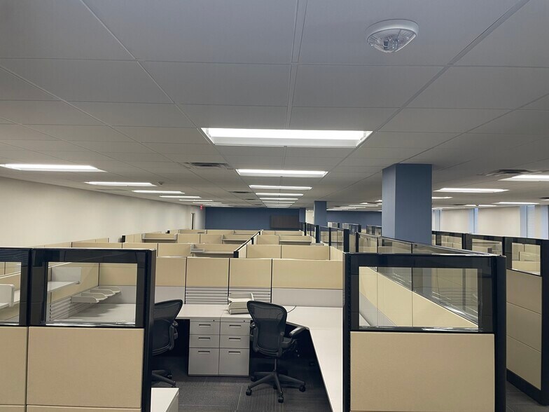 8267 Elmbrook Dr, Dallas, TX for sale - Building Photo - Image 2 of 31