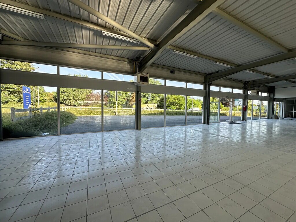 Location Commerce 477 m² à 997 m² - Photo 1