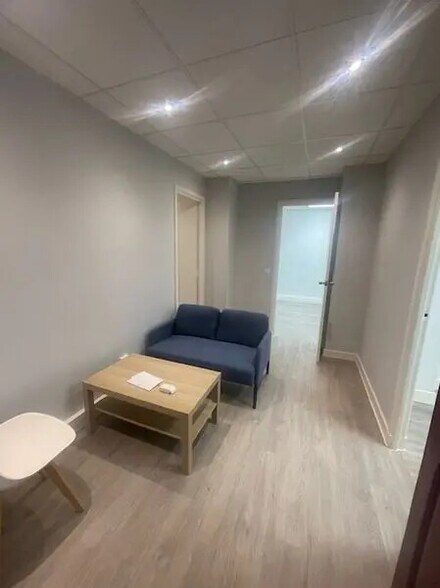 Office in Paris for lease - Interior Photo - Image 2 of 9