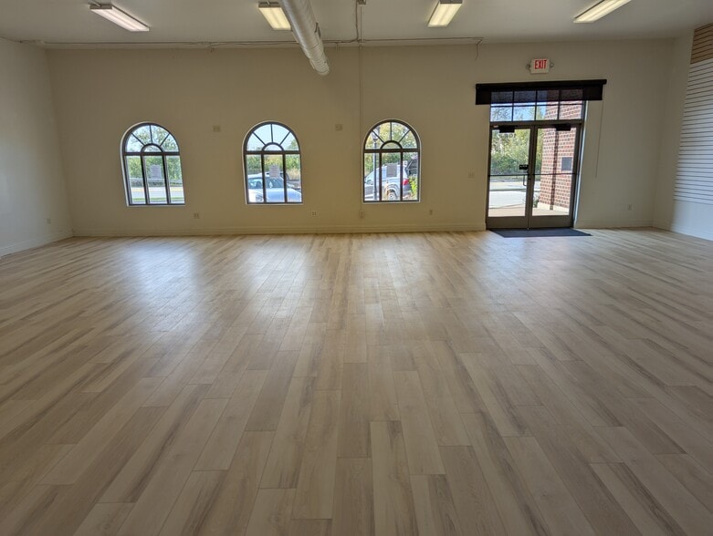 1255-1263 S Monroe Ave, Green Bay, WI for lease - Interior Photo - Image 3 of 24