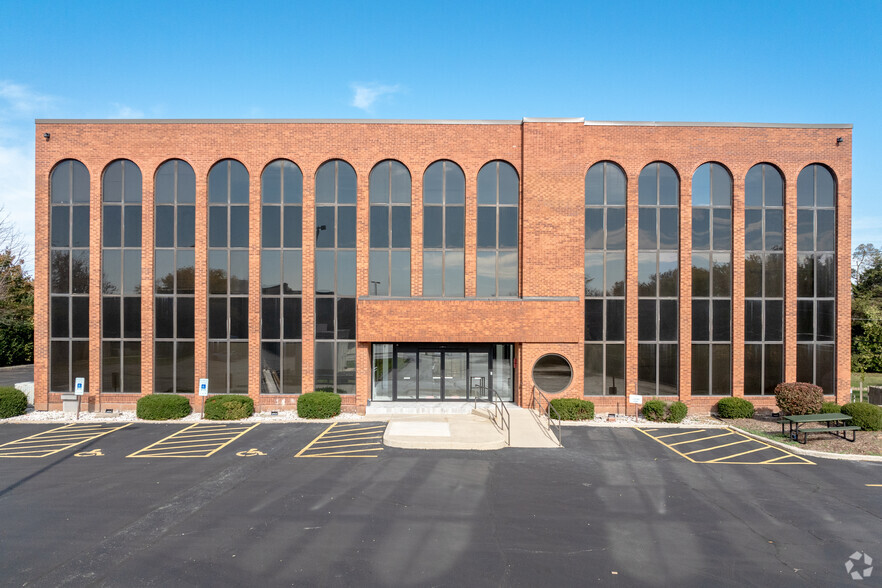 2115 Butterfield Rd, Oak Brook, IL for lease - Building Photo - Image 3 of 20