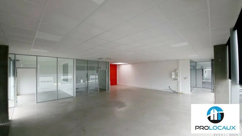 Office in Amiens for lease Interior Photo- Image 1 of 6