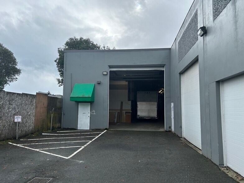 961 Dunford Ave, Langford, BC for sale - Building Photo - Image 2 of 7