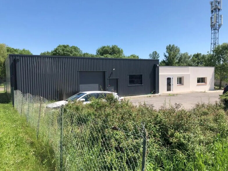 Flex in Aussonne for lease - Building Photo - Image 2 of 25