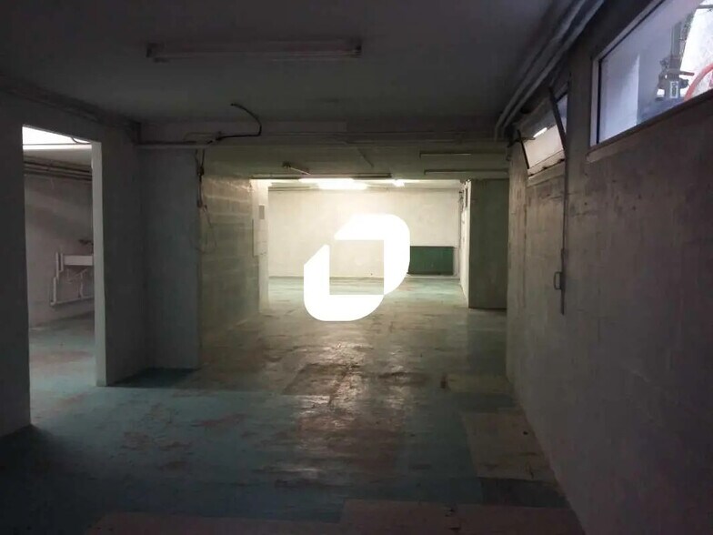 Office in Bièvres for lease - Building Photo - Image 2 of 9