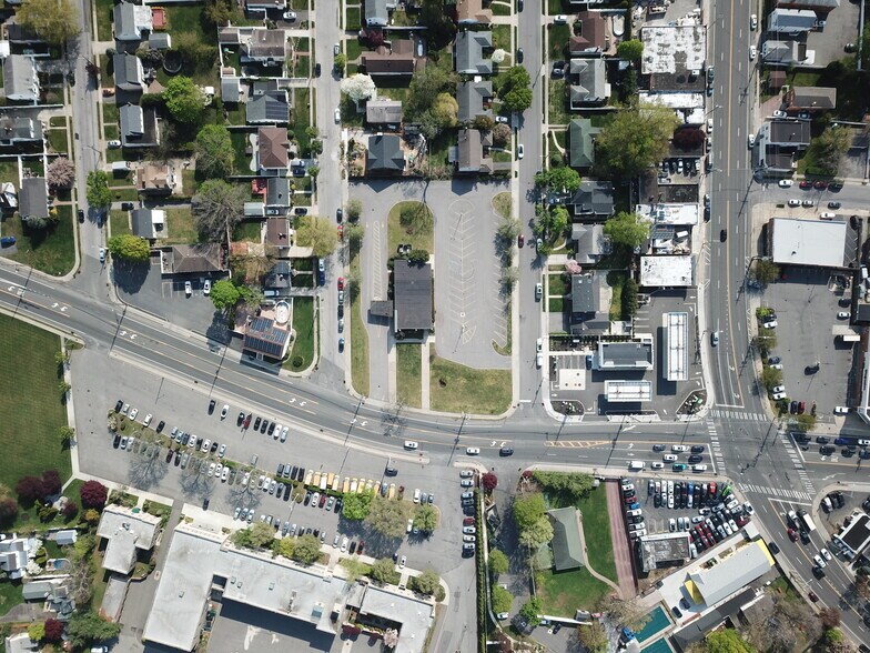 651 Newbridge Rd, East Meadow, NY 11554 Former Double DriveThrough