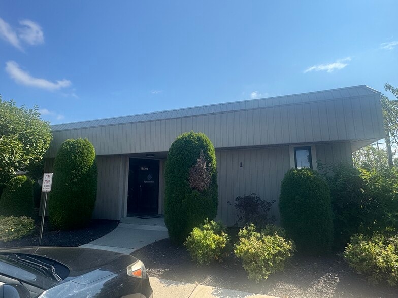 675 Line Rd, Aberdeen, NJ for lease - Building Photo - Image 1 of 4