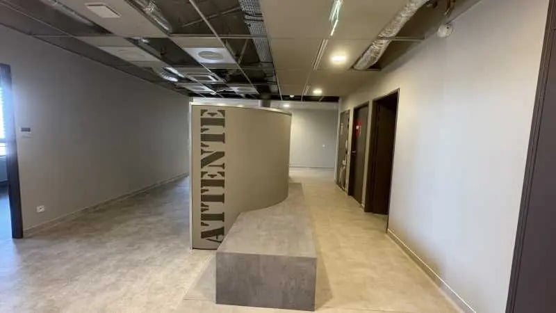 Office in Saran for lease - Building Photo - Image 2 of 7