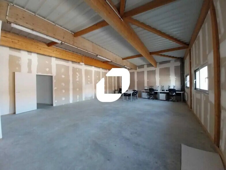 Office in Gazeran for sale - Building Photo - Image 2 of 18