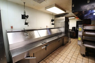 3577 W 11th Ave, Eugene, OR for lease Interior Photo- Image 2 of 4