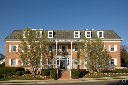 6305 Castle Pl, Falls Church, VA for sale - Building Photo - Image 1 of 1