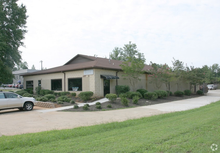 1237 Industrial Dr, Matthews, NC for sale - Building Photo - Image 3 of 8