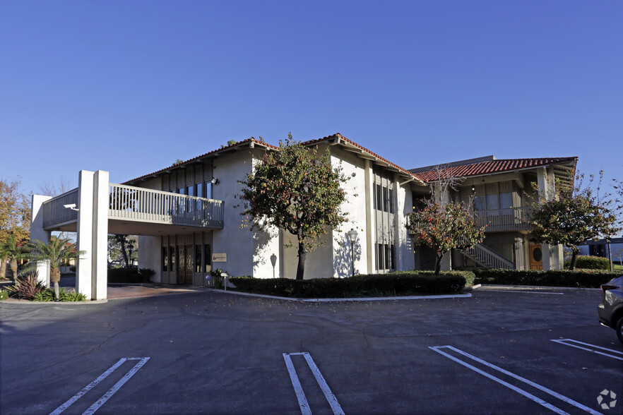 17802 Sky Park Cir, Irvine, CA for lease - Building Photo - Image 3 of 5