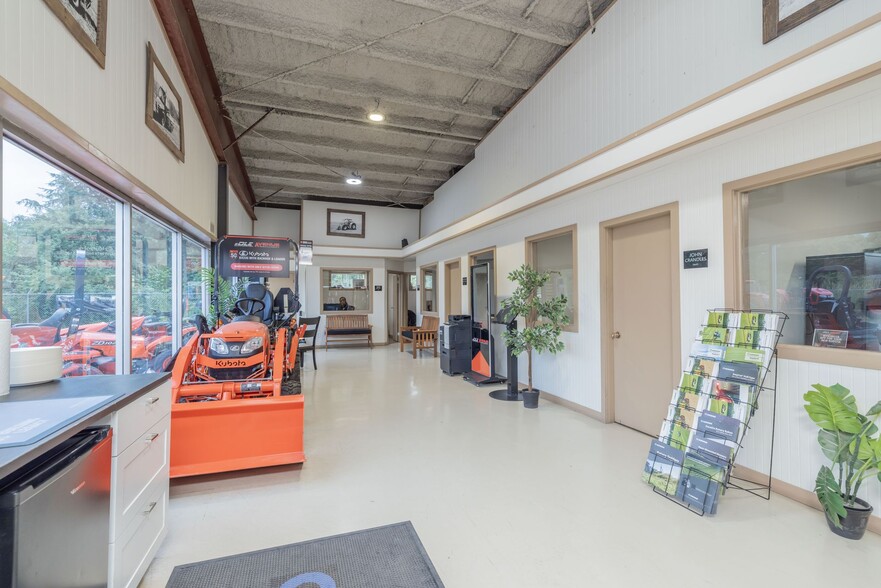 1521 Sumas Way, Abbotsford, BC for lease - Interior Photo - Image 3 of 4