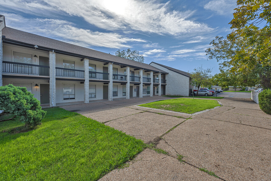 1614 Wheless Ln, Austin, TX for sale - Building Photo - Image 2 of 11